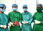 Tưởng đau dạ dày, bất ngờ phát hiện khối u 2,5 kg