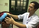 Mắc bệnh hiếm, cậu bé 10 tuổi cười cả chục cơn mỗi ngày