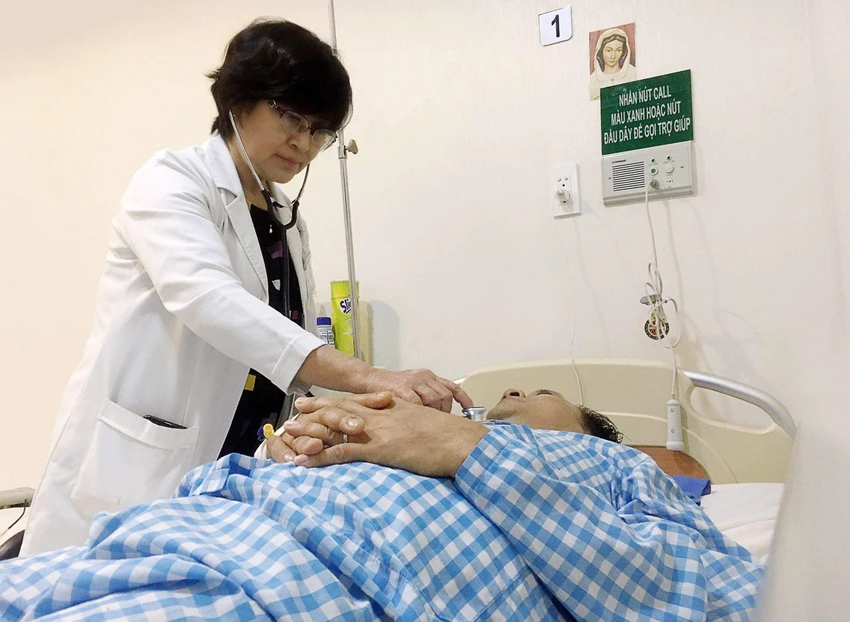 Cắt lể nặn máu độc, người đàn ông nhiễm khuẩn huyết nguy kịch ảnh 1 Cắt lể nặn máu độc, người đàn ông nhiễm khuẩn huyết nguy kịch ảnh 1