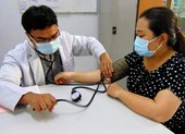 Tốt nghiệp bác sĩ nhiều năm nhưng vẫn hưởng lương y sĩ