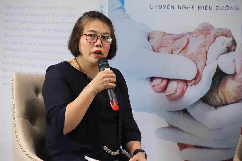 Điều dưỡng Võ Thị Lành chia sẻ về những ngày tháng không quên. Ảnh: HL Điều dưỡng Võ Thị Lành chia sẻ về những ngày tháng không quên. Ảnh: HL