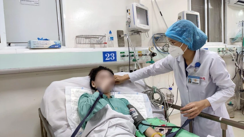 Bệnh nhân được điều trị tại Khoa ICU Bệnh viện Nhân dân Gia Định ngày 16-8. Ảnh: BVCC Bệnh nhân được điều trị tại Khoa ICU Bệnh viện Nhân dân Gia Định ngày 16-8. Ảnh: BVCC