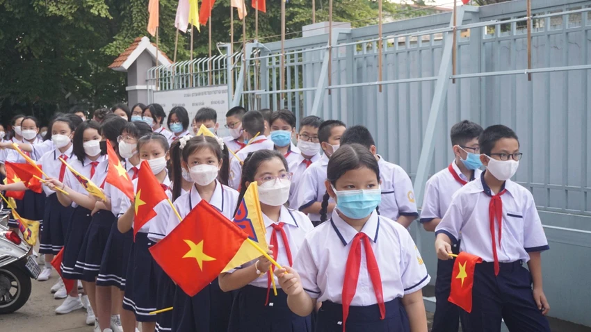 Học sinh lớp 1 có thể tựu trường sớm trước 2 tuần so với ngày khai giảng. Ảnh: PLO Học sinh lớp 1 có thể tựu trường sớm trước 2 tuần so với ngày khai giảng. Ảnh: PLO