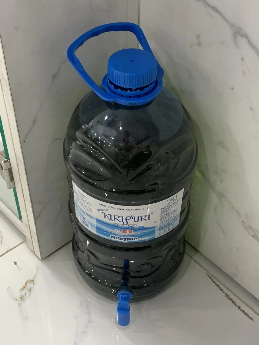 Bình xăng bệnh nhân tặng bác sĩ Vân Thanh. Ảnh: FBNV Bình xăng bệnh nhân tặng bác sĩ Vân Thanh. Ảnh: FBNV