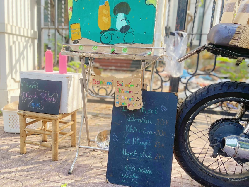 Xe bánh mì với cách trang trí dễ thương, ấm áp. Xe bánh mì với cách trang trí dễ thương, ấm áp.