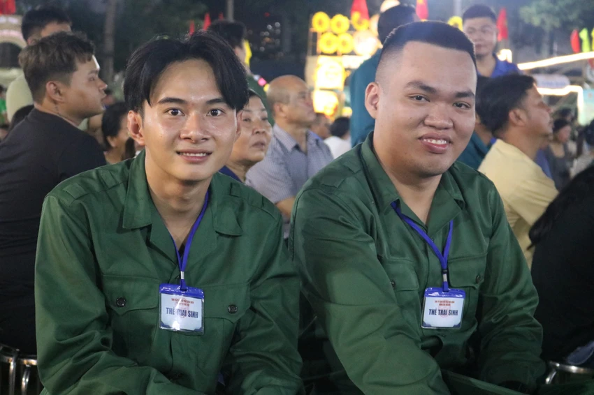 doi-ban-cung-len-duong-ngap-ngu.jpg