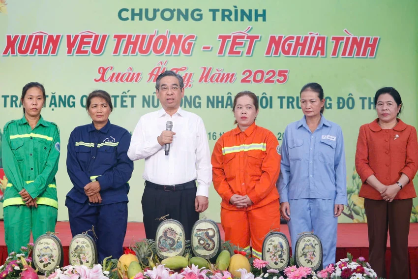 nữ công nhân (12).jpg