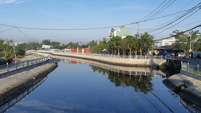 Quận 12: Nhiều dòng kênh không còn ngập rác ảnh 2 Quận 12: Nhiều dòng kênh không còn ngập rác ảnh 2