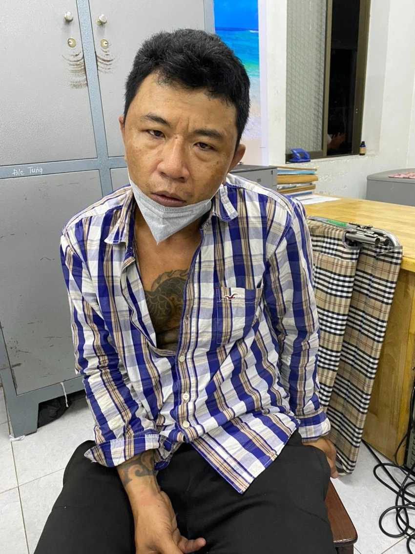 Trần Văn Quang cùng tang vật khi bị công an bắt giữ. Ảnh: CA Trần Văn Quang cùng tang vật khi bị công an bắt giữ. Ảnh: CA