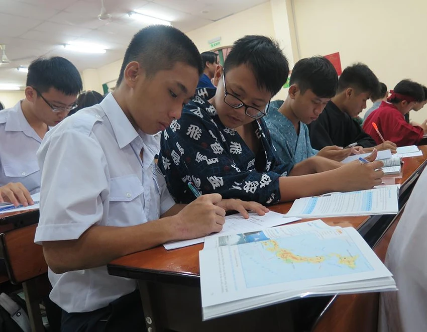 Học sinh Trường THPT Lê Quý Đôn (quận 3, TP.HCM) trong một giờ học tích hợp lịch sừ - địa lý tại trường. Ảnh: PHẠM ANH Học sinh Trường THPT Lê Quý Đôn (quận 3, TP.HCM) trong một giờ học tích hợp lịch sừ - địa lý tại trường. Ảnh: PHẠM ANH