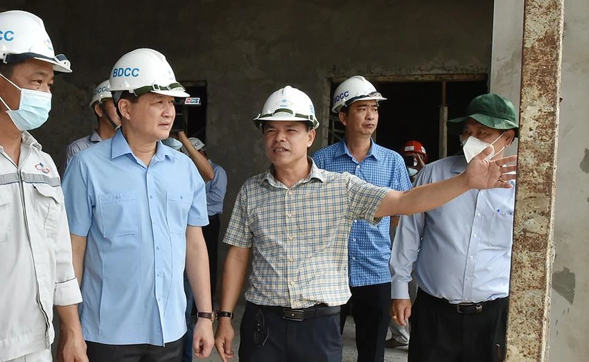 Phó Thủ tướng Lê Minh Khái đi kiểm tra tiến độ dự án BV Ung bướu Cần Thơ vào sáng 16-5. Ảnh: VGP Phó Thủ tướng Lê Minh Khái đi kiểm tra tiến độ dự án BV Ung bướu Cần Thơ vào sáng 16-5. Ảnh: VGP