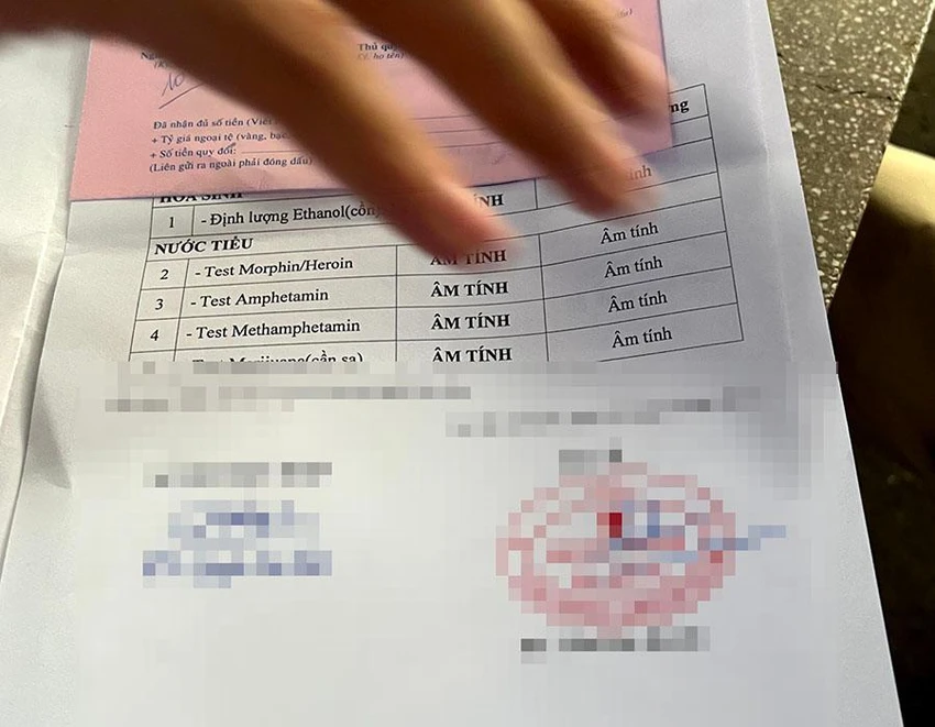 Bộ hồ sơ có giấy khám sức khỏe dù chúng tôi chưa hề đến phòng khám. Bộ hồ sơ có giấy khám sức khỏe dù chúng tôi chưa hề đến phòng khám.