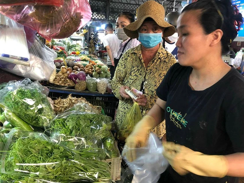Nhiều mặt hàng thực phẩm tăng mạnh trong thời gian gần đây. Ảnh: TÚ UYÊN Nhiều mặt hàng thực phẩm tăng mạnh trong thời gian gần đây. Ảnh: TÚ UYÊN