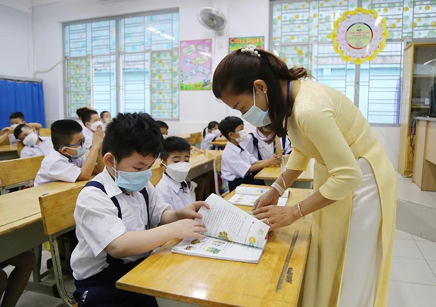 Các sở GD&amp;ĐT mong được tháo gỡ việc mua sắm trang thiết bị dạy học để nhà trường, học sinh không phải chịu cảnh học chay, dạy chay. Ảnh: HOÀNG GIANG
