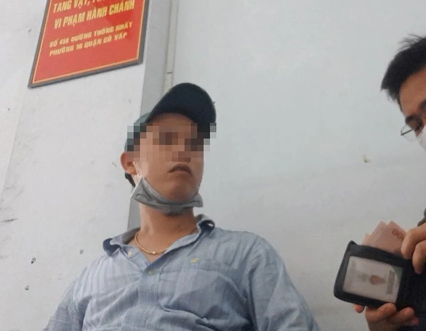 Ngày 24-4-2021, chúng tôi đưa cho cò 500.000 đồng để được vào thẳng phòng nhập liệu. Ngày 24-4-2021, chúng tôi đưa cho cò 500.000 đồng để được vào thẳng phòng nhập liệu.