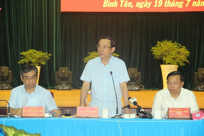 Bí thư Thành ủy TP.HCM Nguyễn Văn Nên phát biểu tại buổi làm việc với quận Bình Tân. Ảnh: LÊ THOA