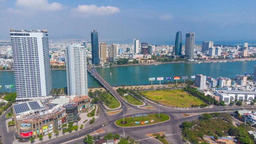 Một góc TP Đà Nẵng bên bờ sông Hàn. Ảnh: BÙI TOÀN
