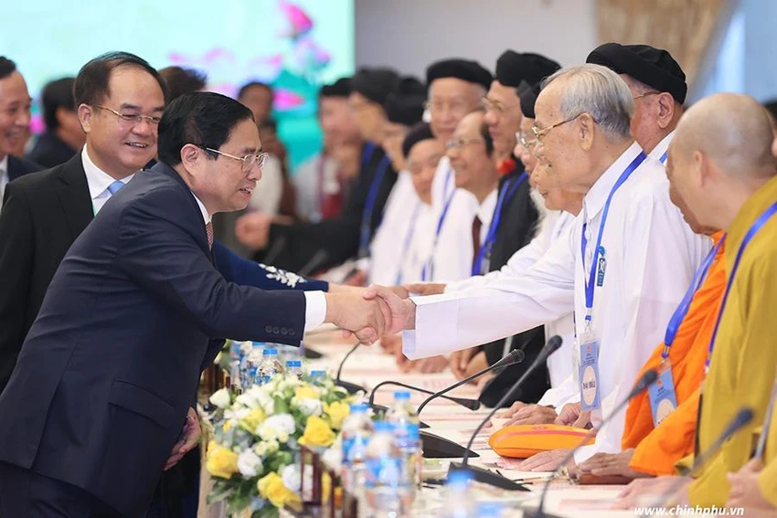 Thủ tướng Phạm Minh Chính với các chức sắc và đại diện các tổ chức tôn giáo. Ảnh: VGP Thủ tướng Phạm Minh Chính với các chức sắc và đại diện các tổ chức tôn giáo. Ảnh: VGP