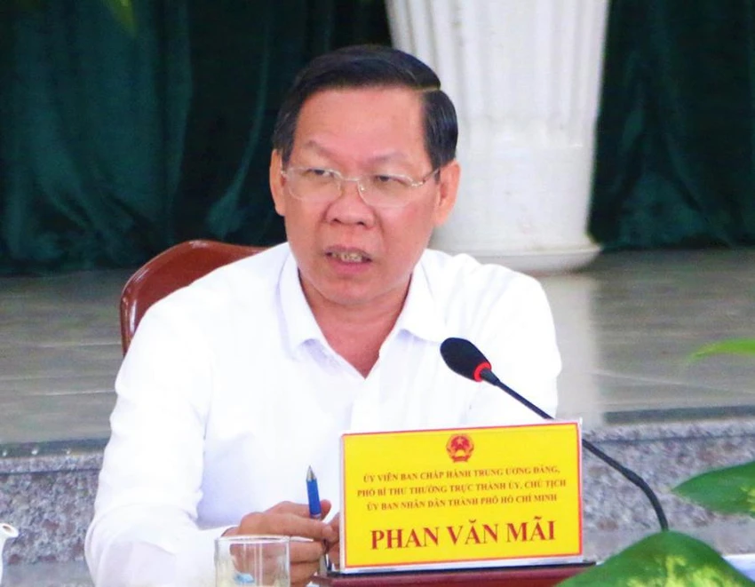 Chủ tịch UBND TP.HCM Phan Văn Mãi phát biểu tại buổi làm việc với huyện Cần Giờ. Ảnh: VĂN HÀ