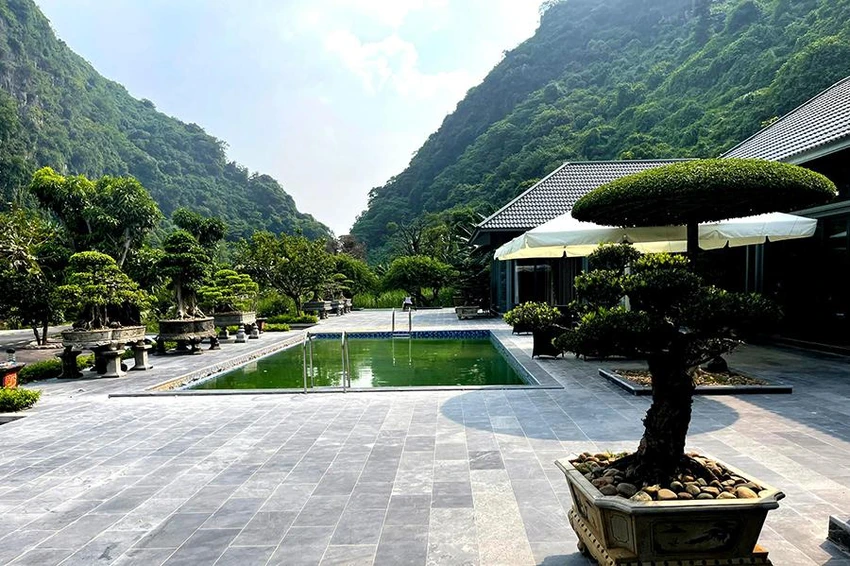 Theo báo cáo, gia đình ông Phạm Thanh Quý xây dựng nhiều công trình thuộc khu vực giáp ranh giữa hai tỉnh Thanh Hóa và Ninh Bình. Ảnh: Đ.TRUNG Theo báo cáo, gia đình ông Phạm Thanh Quý xây dựng nhiều công trình thuộc khu vực giáp ranh giữa hai tỉnh Thanh Hóa và Ninh Bình. Ảnh: Đ.TRUNG