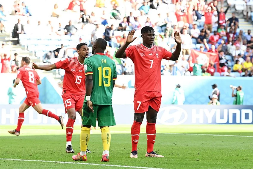Embolo sút thủng lưới Cameroon nhưng không ăn mừng bàn thắng. Ảnh: GETTY