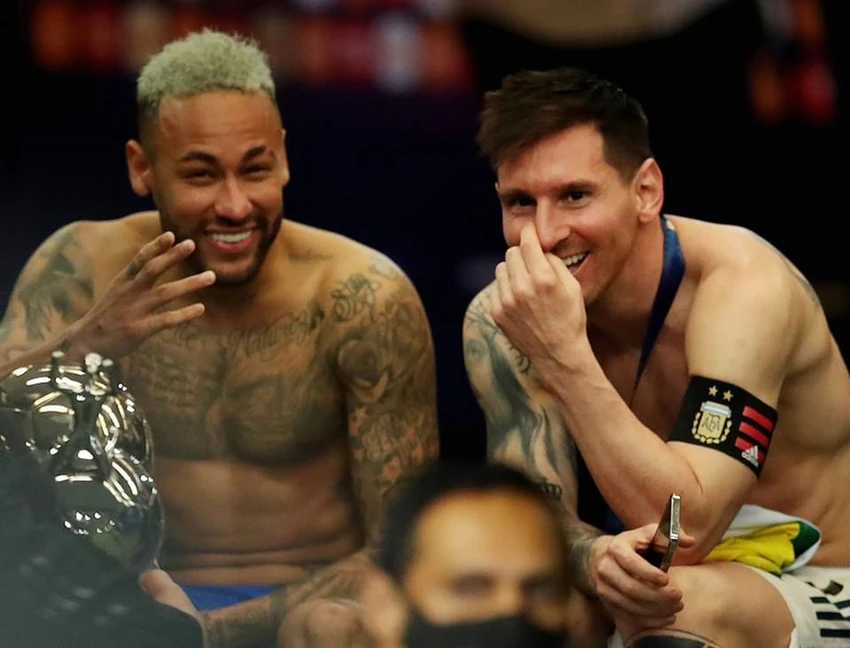 Messi không dễ rời PSG từ bỏ các đồng đội để chạy theo đồng tiền của những ông chủ dầu mỏ mà đến Saudi Arabia. Ảnh: GETTY IMAGES Messi không dễ rời PSG từ bỏ các đồng đội để chạy theo đồng tiền của những ông chủ dầu mỏ mà đến Saudi Arabia. Ảnh: GETTY IMAGES