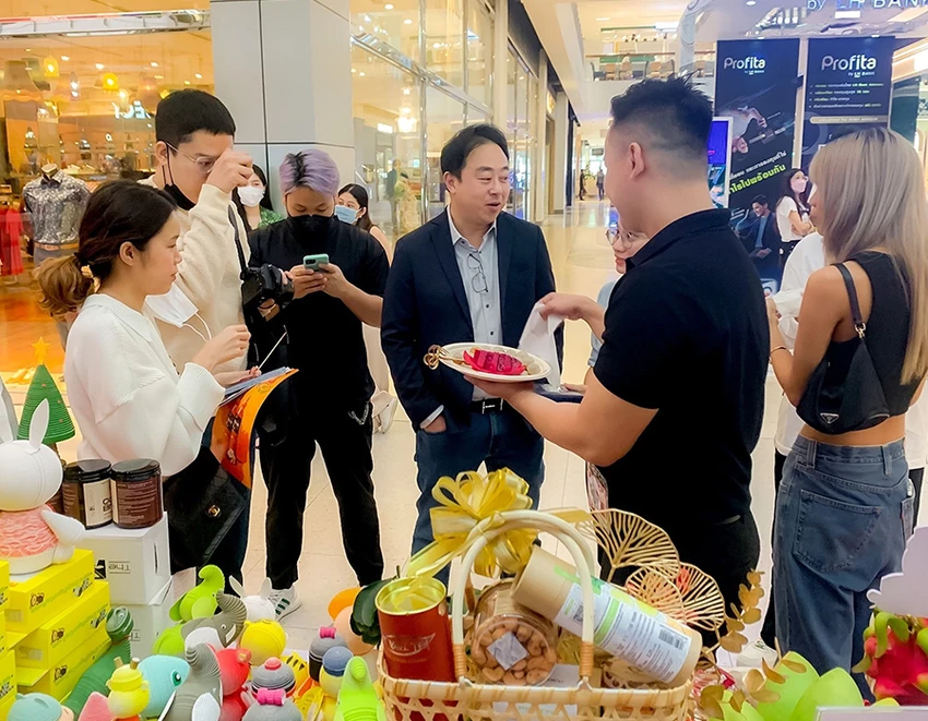 Doanh nghiệp đang tiếp thị hàng Việt với đối tác nước ngoài. Ảnh: QH Doanh nghiệp đang tiếp thị hàng Việt với đối tác nước ngoài. Ảnh: QH