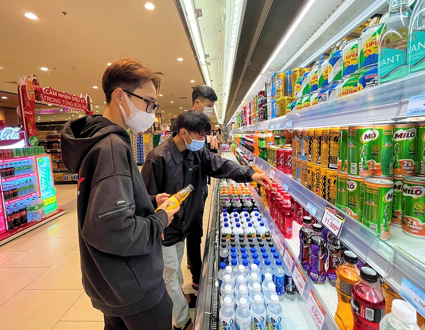 Nhiều ý kiến cho rằng khái niệm “đồ uống có đường” hiện nay chưa rõ ràng, còn chung chung. Ảnh: T.UYÊN Nhiều ý kiến cho rằng khái niệm “đồ uống có đường” hiện nay chưa rõ ràng, còn chung chung. Ảnh: T.UYÊN
