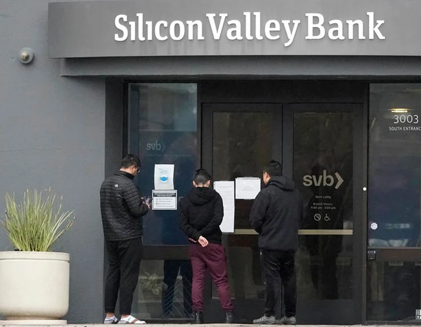 Ngân hàng Silicon Valley (Mỹ) sụp đổ vào hôm 10-3. Ảnh: The Wall Street Journal Ngân hàng Silicon Valley (Mỹ) sụp đổ vào hôm 10-3. Ảnh: The Wall Street Journal