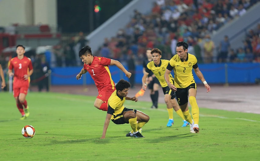 Tại SEA Games 31, các cầu thủ U-23 Malaysia nhận thất bại 0-1 trước U-23 Việt Nam tại bán kết. Nay họ đặt chỉ tiêu vô địch. Ảnh: ANH PHƯƠNG Tại SEA Games 31, các cầu thủ U-23 Malaysia nhận thất bại 0-1 trước U-23 Việt Nam tại bán kết. Nay họ đặt chỉ tiêu vô địch. Ảnh: ANH PHƯƠNG