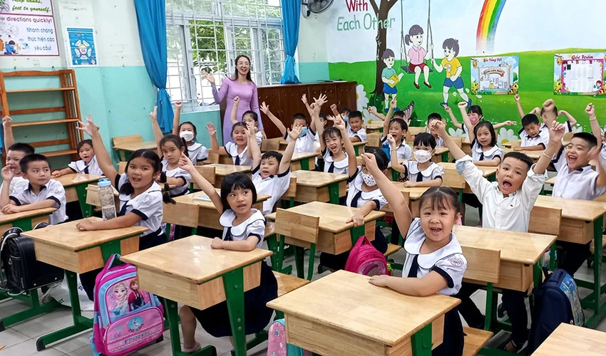 Học sinh lớp 1 Trường Tiểu học Lê Văn Việt, TP Thủ Đức trong ngàytựu trường năm học 2022-2023. Ảnh: NGUYỄN QUYÊN
