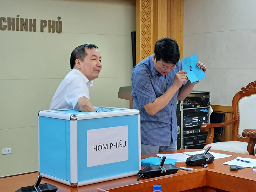 Tới đây, việc xác minh tài sản, thu nhập cá nhân sẽ được thực hiện đối với cán bộ cấp cao. (Trong ảnh: Thực hiện bốc thăm, xác minh tài sản ở Thanh tra Chính phủ). Ảnh: NGHĨA NHÂN