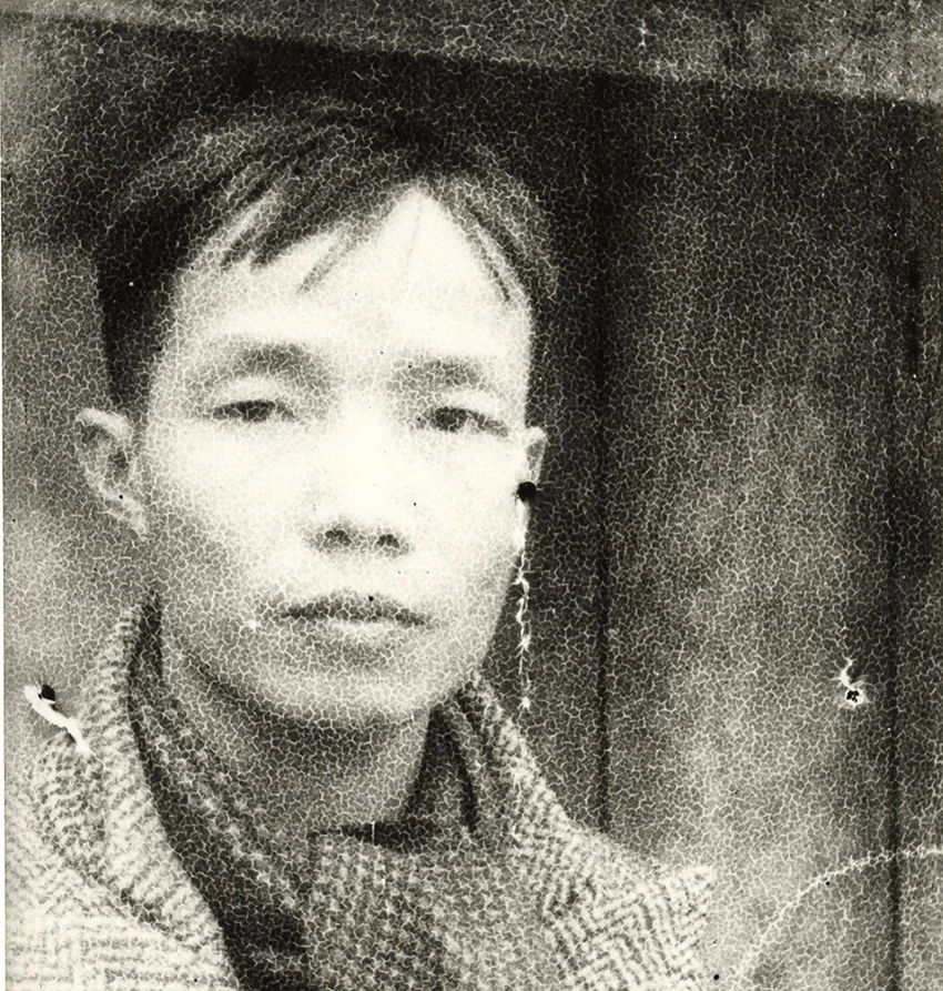 Ông Lê Hữu Kiều (tức Nam Mộc, Xuân Tùng) phụ trách báo Cứu Quốc năm 1947. Ảnh: Trung tâmLưu trữ quốc gia III, tài liệu ảnh nhà nhiếp ảnh Nguyễn Bá Khoản. Ông Lê Hữu Kiều (tức Nam Mộc, Xuân Tùng) phụ trách báo Cứu Quốc năm 1947. Ảnh: Trung tâmLưu trữ quốc gia III, tài liệu ảnh nhà nhiếp ảnh Nguyễn Bá Khoản.