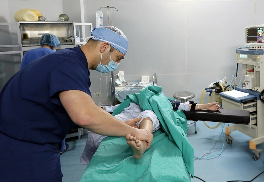Chuyên gia nước ngoài làm việc tại BV Chỉnh hình và Phục hồi chức năng Hà Nội.Ảnh: TTXVN Chuyên gia nước ngoài làm việc tại BV Chỉnh hình và Phục hồi chức năng Hà Nội.Ảnh: TTXVN