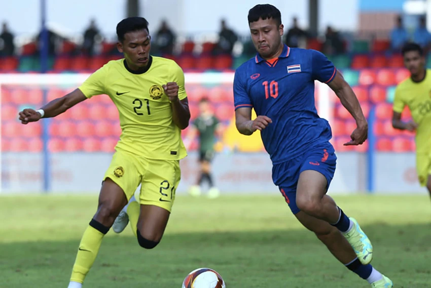 Cái thua 0-2 trước Thái Lan khiến U-22 Malaysia rơi vào thế chỉ còn một cửa thắng U-22 Việt Nam nếu muốn vào bán kết. Ảnh: FAM Cái thua 0-2 trước Thái Lan khiến U-22 Malaysia rơi vào thế chỉ còn một cửa thắng U-22 Việt Nam nếu muốn vào bán kết. Ảnh: FAM