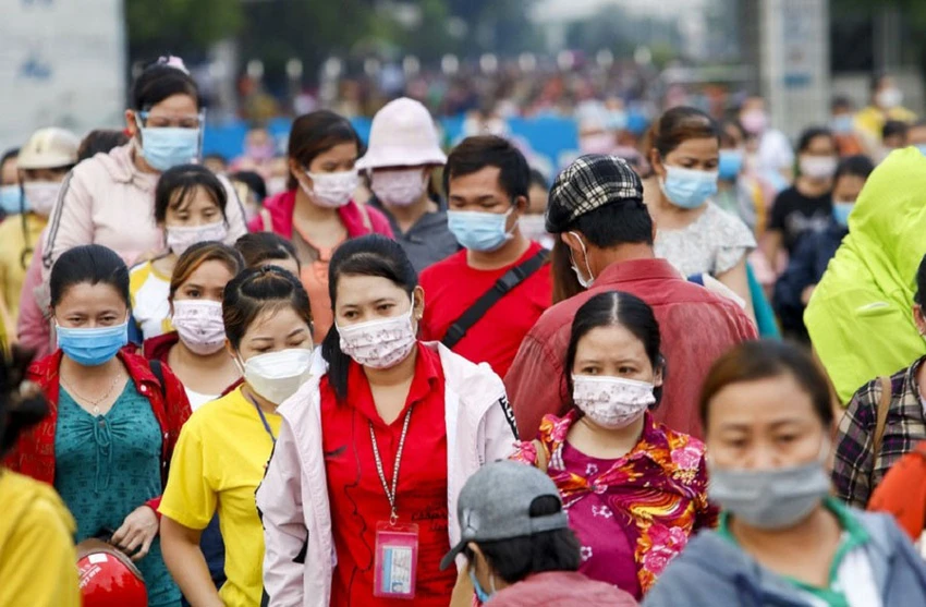 Công nhân Công ty TNHH PouYuen Việt Nam trong giờ tan ca. Ảnh: NGUYỆT NHI Công nhân Công ty TNHH PouYuen Việt Nam trong giờ tan ca. Ảnh: NGUYỆT NHI