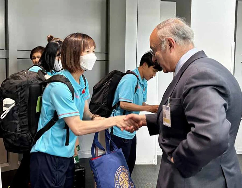 Các tuyển thủ nữ Việt Nam được đón tiếp tại Đức trong chuyến tập huấn quan trọng tại châu Âu trước vòng chung kết World Cup 2023. Ảnh: VFF Các tuyển thủ nữ Việt Nam được đón tiếp tại Đức trong chuyến tập huấn quan trọng tại châu Âu trước vòng chung kết World Cup 2023. Ảnh: VFF