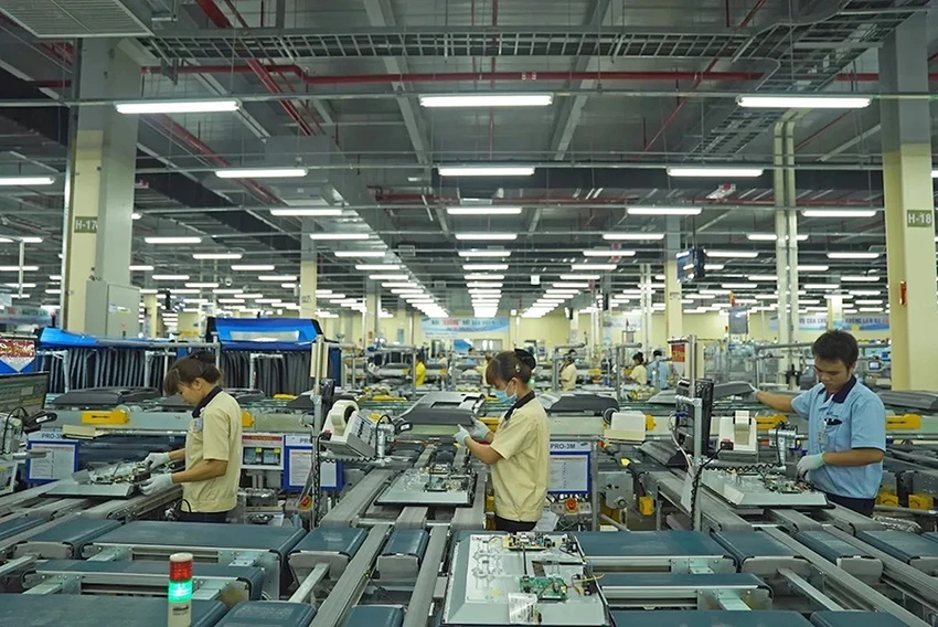Các công nhân làm việc tại nhà máy của Tập đoàn Samsung (TP Thủ Đức, TP.HCM). Ảnh: Q.HUY Các công nhân làm việc tại nhà máy của Tập đoàn Samsung (TP Thủ Đức, TP.HCM). Ảnh: Q.HUY