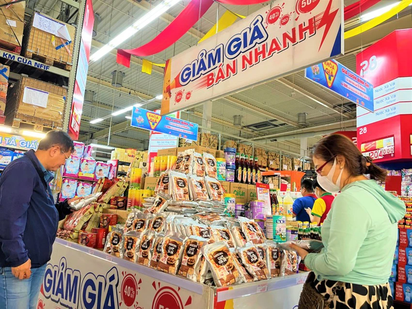 Các doanh nghiệp Hàn Quốc hiện nay cũng đầu tư nhiều cho ngành bán lẻ ở Việt Nam. Ảnh: T.UYÊN Các doanh nghiệp Hàn Quốc hiện nay cũng đầu tư nhiều cho ngành bán lẻ ở Việt Nam. Ảnh: T.UYÊN