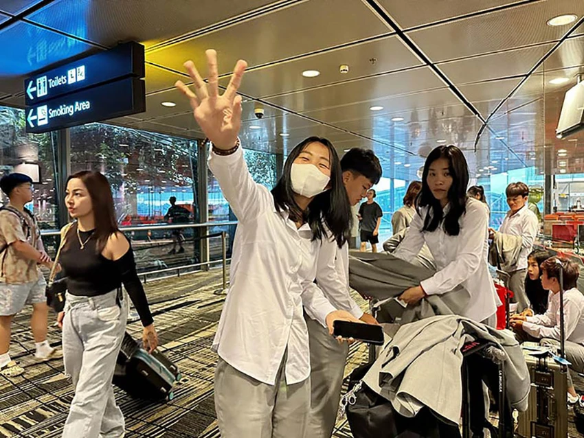 Đội tuyển nữ Việt Nam phải trải qua ba chuyến bay với hai lần transit mới đến nơi đóng quân và tập luyện. Ảnh: VFF Đội tuyển nữ Việt Nam phải trải qua ba chuyến bay với hai lần transit mới đến nơi đóng quân và tập luyện. Ảnh: VFF