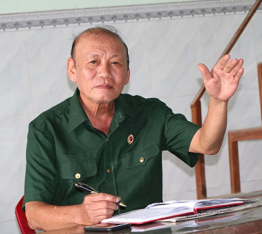 Cựu chiến binh Nguyễn Đăng Khoa chia sẻ còn đồng đội nằm lại chiến trường chưa tìm thấy hài cốt khiến bản thân rất nặng lòng. Ảnh: HUY TRƯỜNG Cựu chiến binh Nguyễn Đăng Khoa chia sẻ còn đồng đội nằm lại chiến trường chưa tìm thấy hài cốt khiến bản thân rất nặng lòng. Ảnh: HUY TRƯỜNG