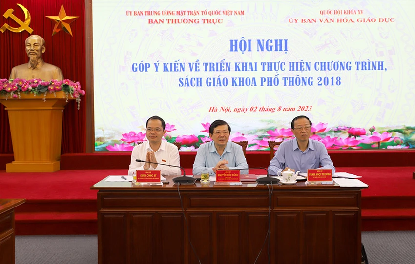 Hội nghị góp ý kiến về triển khai thực hiện chương trình, sách giáo khoa phổ thông 2018đã đón nhận nhiều ý kiến tâm huyết vì giáo dục nước nhà. Ảnh: CHÂN LUẬN Hội nghị góp ý kiến về triển khai thực hiện chương trình, sách giáo khoa phổ thông 2018đã đón nhận nhiều ý kiến tâm huyết vì giáo dục nước nhà. Ảnh: CHÂN LUẬN