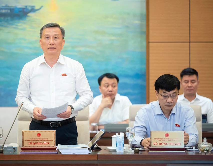 Chủ nhiệm Ủy ban Khoa học, Công nghệ và Môi trường của QH Lê Quang Huy phát biểu tại phiên họp. Ảnh: QH Chủ nhiệm Ủy ban Khoa học, Công nghệ và Môi trường của QH Lê Quang Huy phát biểu tại phiên họp. Ảnh: QH