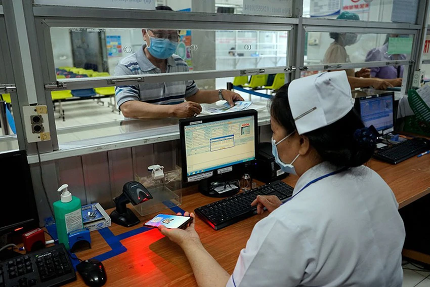 Người dân đang đăng ký khám chữa bệnh BHYT tại BV Nhân dân Gia Định, TP.HCM. Ảnh minh họa: NGUYỄN HIỀN Người dân đang đăng ký khám chữa bệnh BHYT tại BV Nhân dân Gia Định, TP.HCM. Ảnh minh họa: NGUYỄN HIỀN