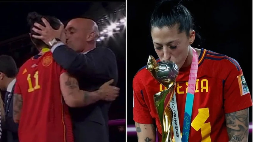 Nữ tuyển thủ Hermoso trong buổi lễ nhận huy chương vàng sau trận chung kết World Cup. Ảnh: GETTY IMAGES
