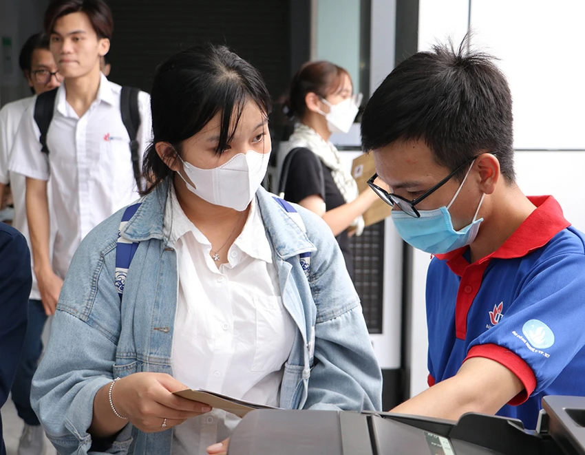 Tân sinh viên đang làm thủ tục nhập học tại Trường ĐH Công nghiệp TP.HCM. Ảnh: Nhà trường cung cấp Tân sinh viên đang làm thủ tục nhập học tại Trường ĐH Công nghiệp TP.HCM. Ảnh: Nhà trường cung cấp