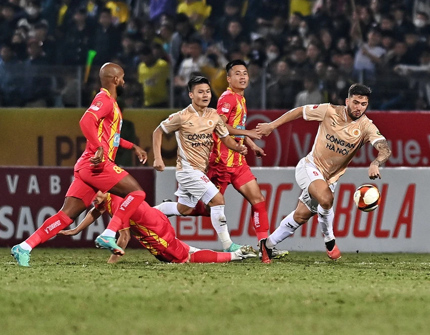 15_BAICHINH_Kiatisak_thachthuc_V-League_910_.jpg