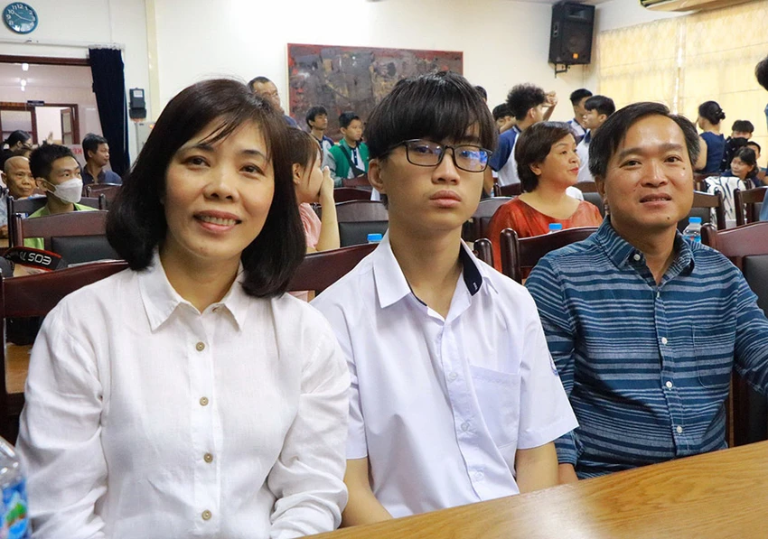 P12_khiem-thinh_h2.jpg