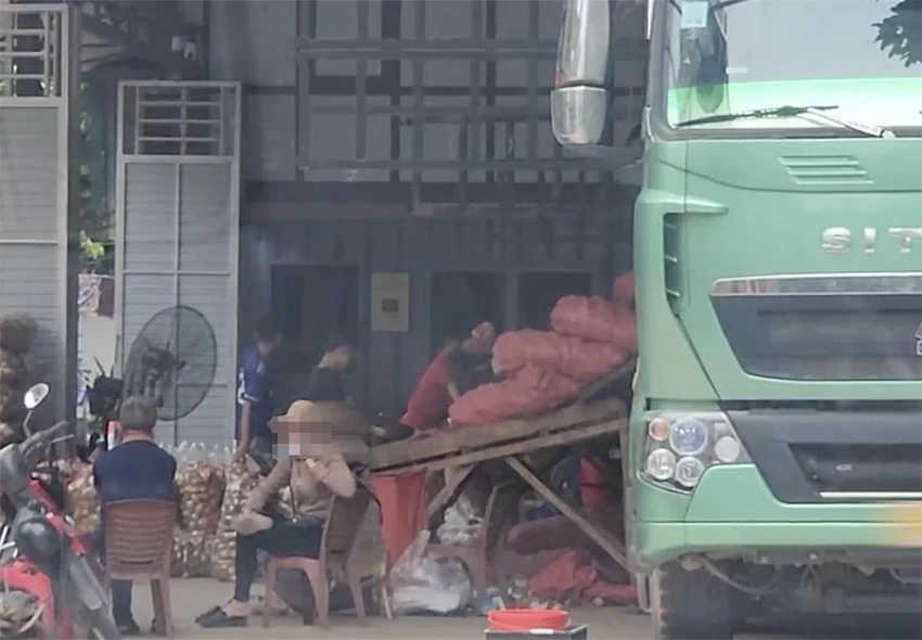 p5_PHU2_khoaitaytrungquoc_nhompv_ttam.jpg