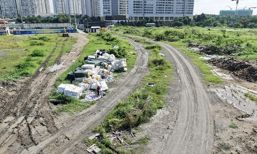 Khu đất 22.000 m2 thuộc khu đô thị An Phú chậm giải phóng mặt bằng một trong những nguyên nhân cản trở tiến độ của toàn dự án. Ảnh: THUẬN VĂN